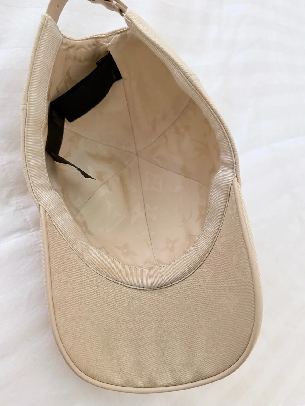 Authentic Louis Vuitton LV Iconic Cap
